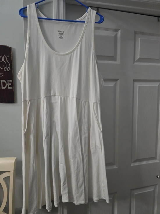 torrid Dresses & Skirts - Torrid Sleeveless Scoop Neck Swing Dress in White